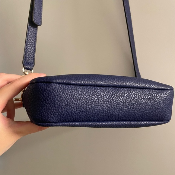 Gorgeous blue Guess bag - Picture 8 of 14